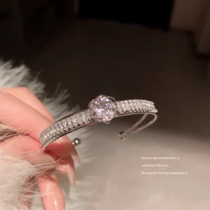 Fashionable luxury bracelet-Beautiful B