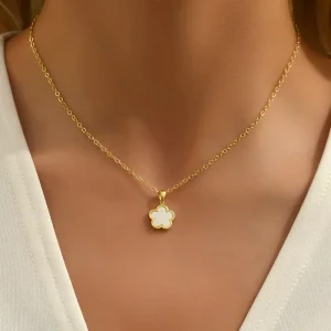Five-Petal Luck Flower Necklace – Fortuna's Blessing